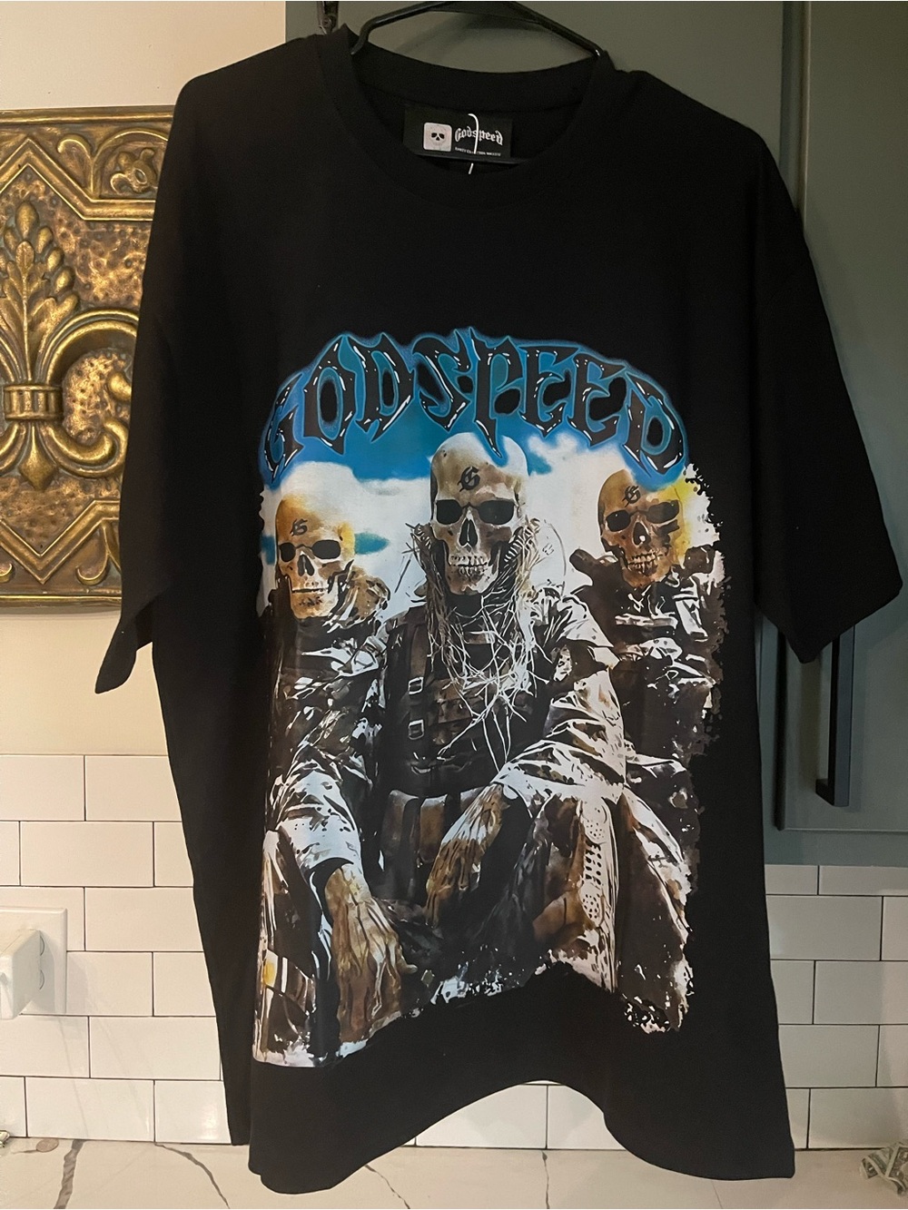 Men’s Graphic Design Tee Size XL.